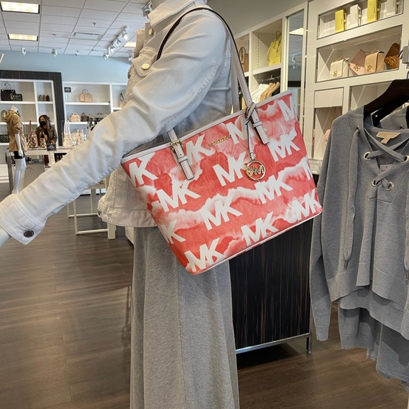 Michael Kors Medium Carryall Tote - Picture 9 of 10